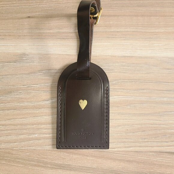 LOUIS VUITTON Luggage Tag Dark Brown Leather Gold Heart - Picture 1 of 6